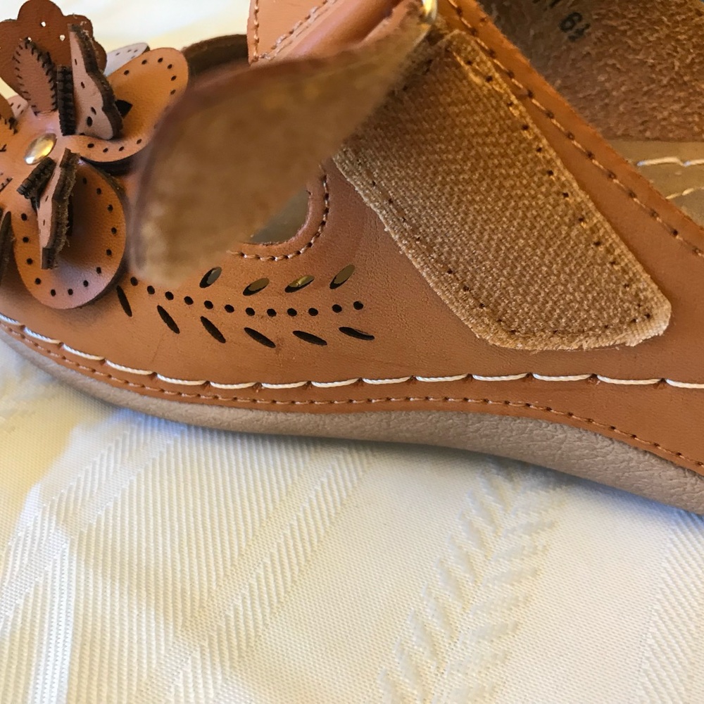 Italina new Brown Leather Floral Sandals Sz 6.5 - Picture 5 of 5